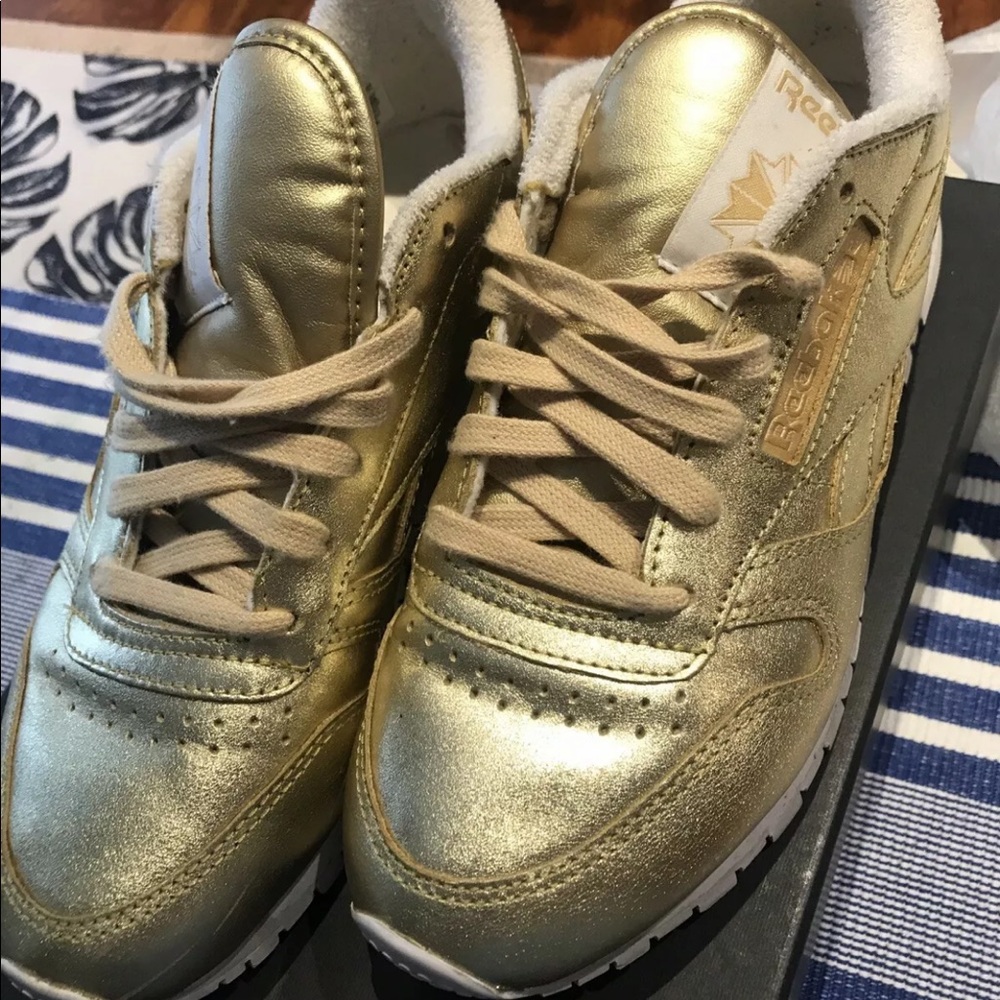 Reebok Classic Gold sneakers size 6.5US
